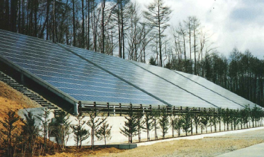 山梨県営丘の公園95kW太陽光発電システム